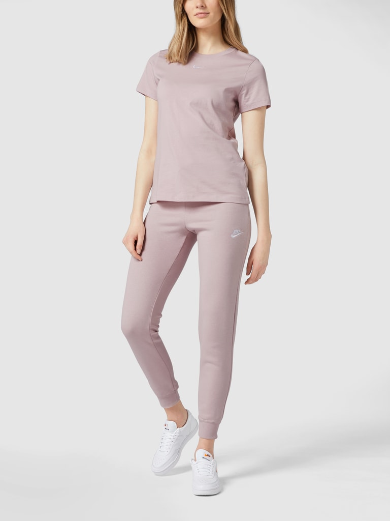 Nike Slim Fit Sweatpants mit LabelStitching (flieder) online kaufen
