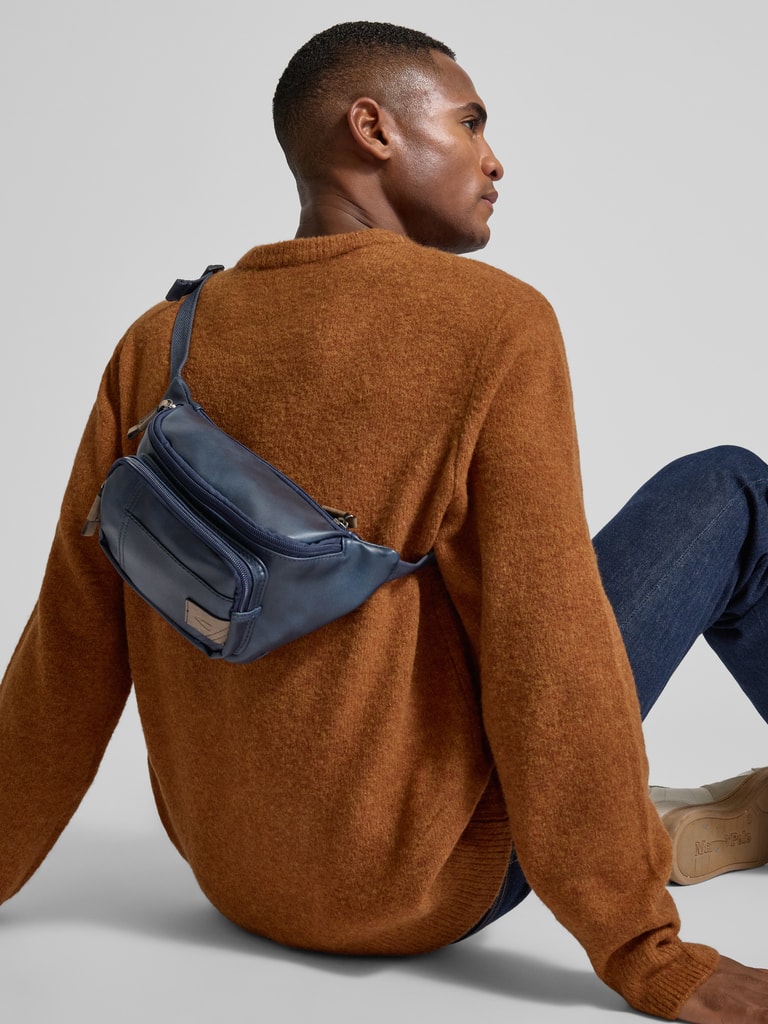 camel active Bauchtasche mit Label-Detail Modell 'LAOS' (marine