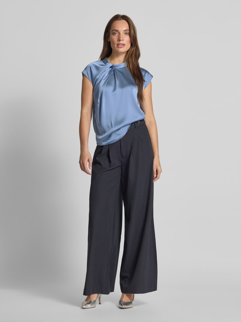 Neo Noir Blusenshirt Aus Satin Mit Knotendetail Modell Fleur Drapy neo-noir-blusenshirt-aus-satin-mit-knotendetail-modell-fleur-drapy