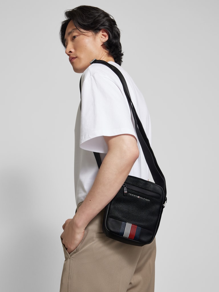 Tommy Hilfiger Umhängetasche mit Label-Details Modell  