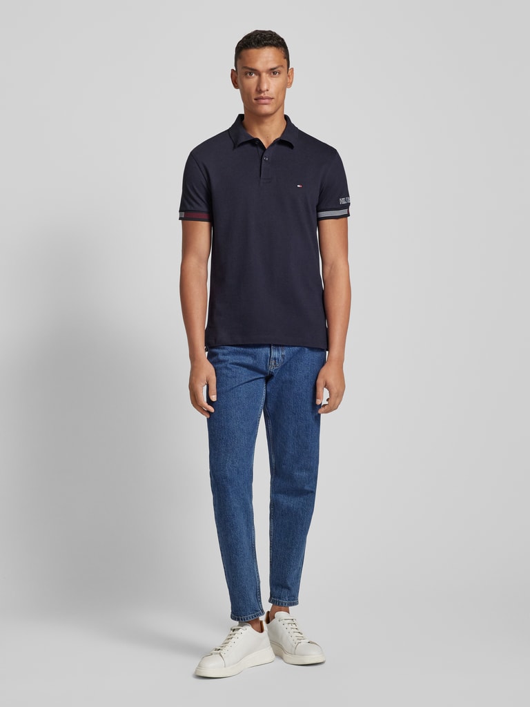 Tommy Hilfiger Slim Fit Poloshirt mit Label-Stitchings Modell
