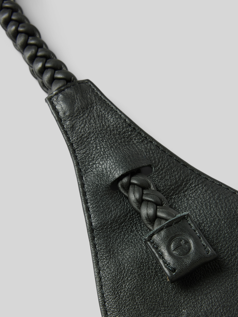 tamaris Riem van leer met knoopdetail
