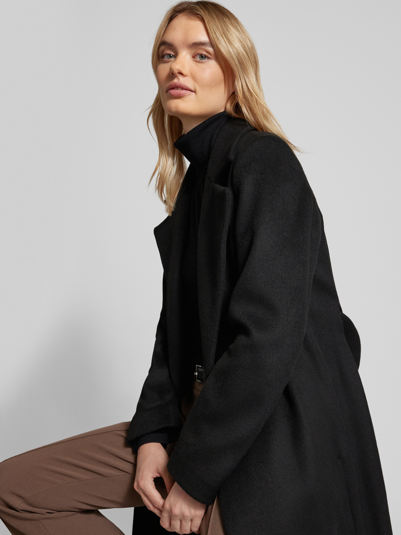 Christian Berg Woman Selection Langs jas met strikceintuur