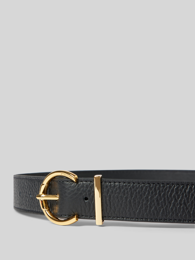 Coccinelle Riem met doornsluiting model 'BETH'