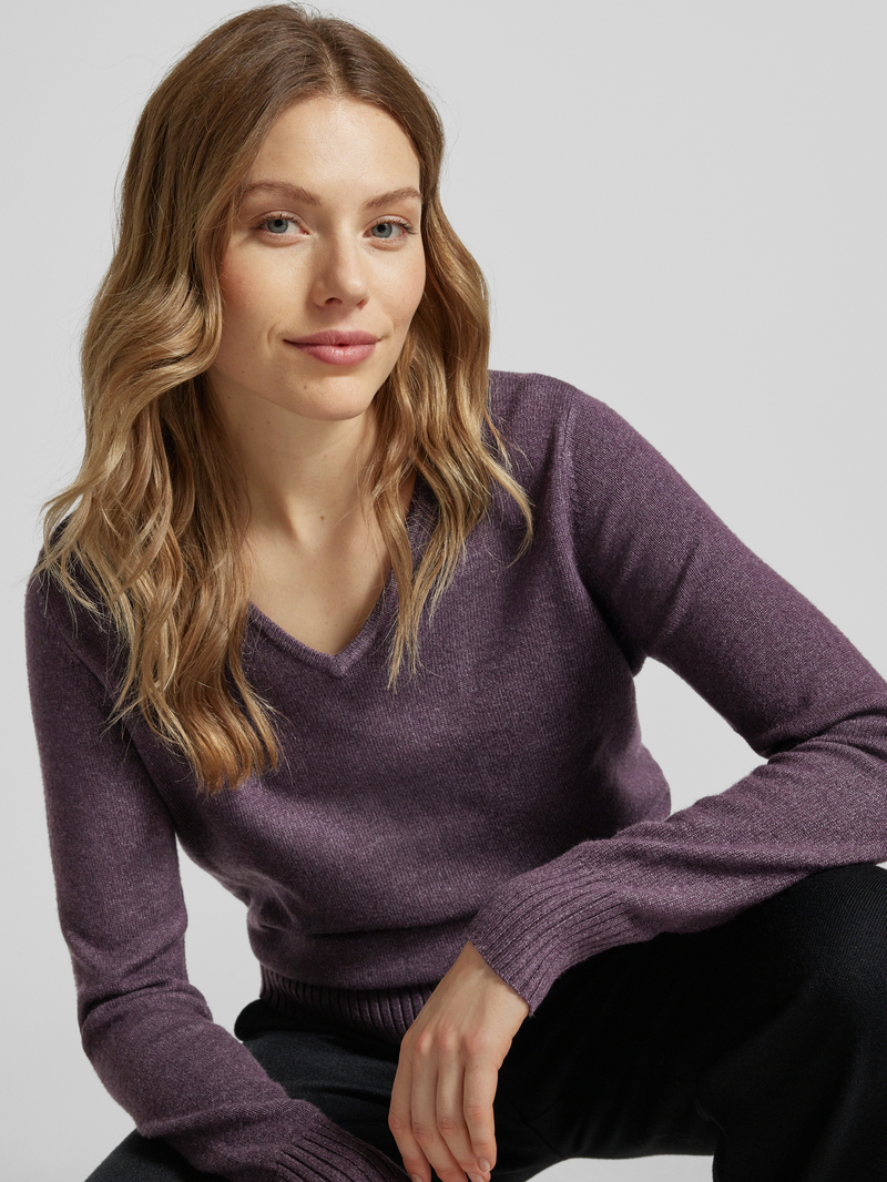 Christian Berg Woman Gebreide pullover met afgeronde V-hals