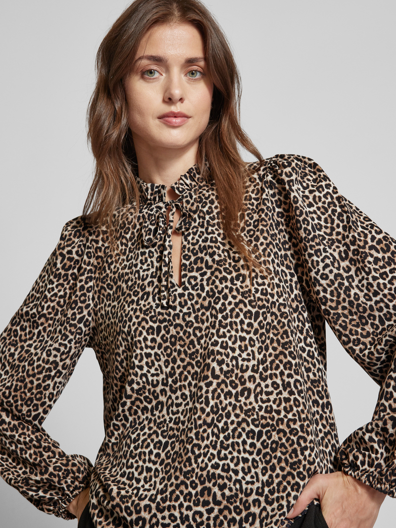 b.Young Regular fit blouse met druppelvormige hals model 'FLIOMINA'