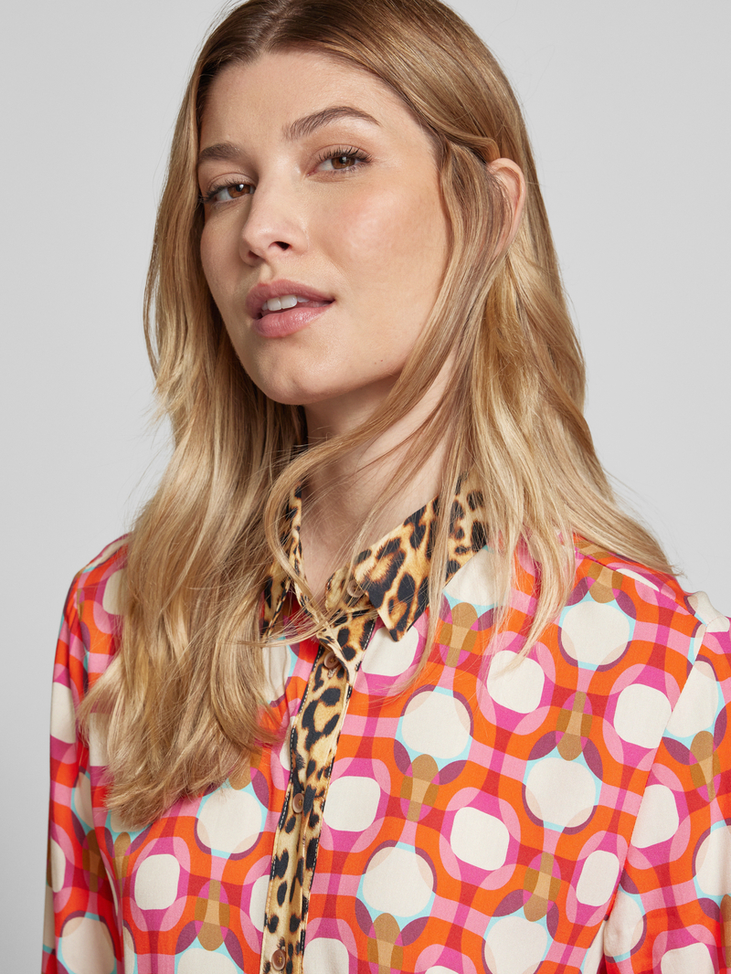Emily Van den Bergh Regular fit blouse van viscose met platte kraag