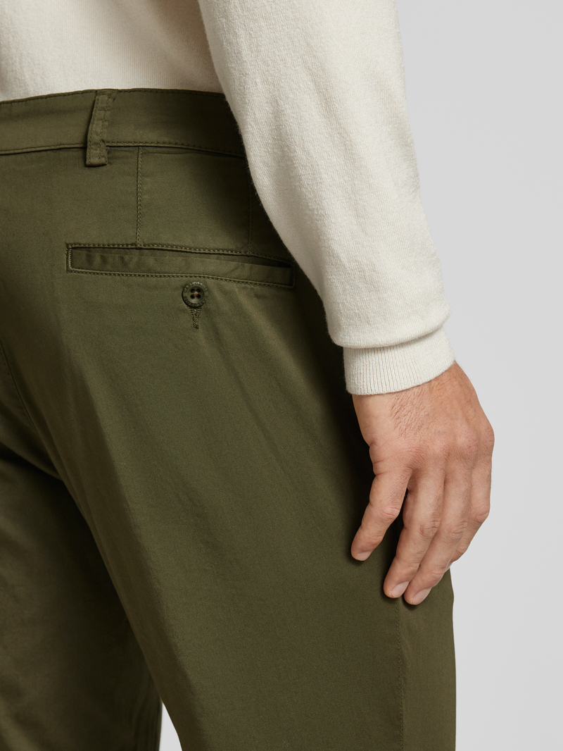 carl gross Chino met steekzakken model 'Tomme'