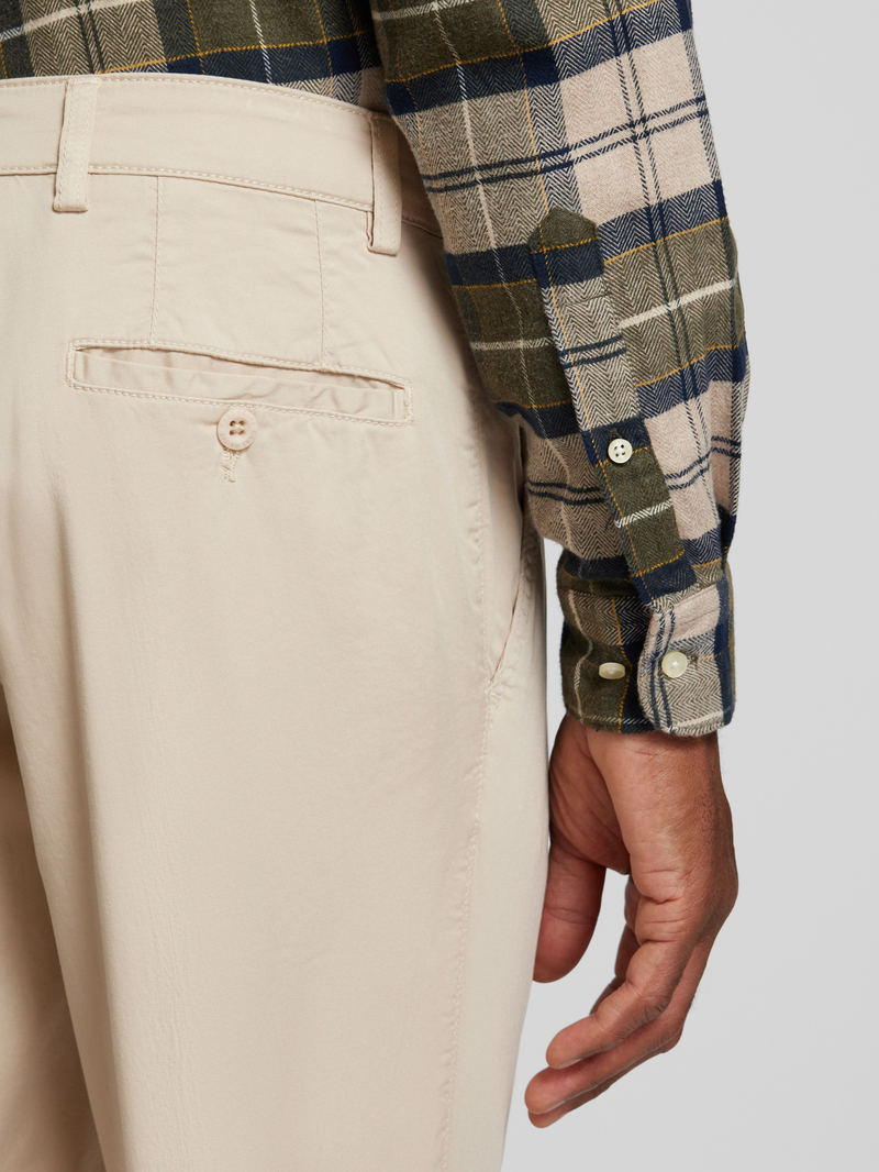 carl gross Chino met steekzakken model 'Tomme'
