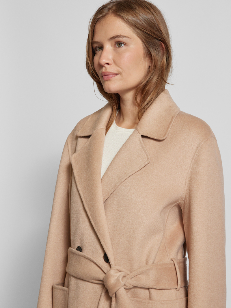 WHITE LABEL Lange jas van scheerwol met strikceintuur