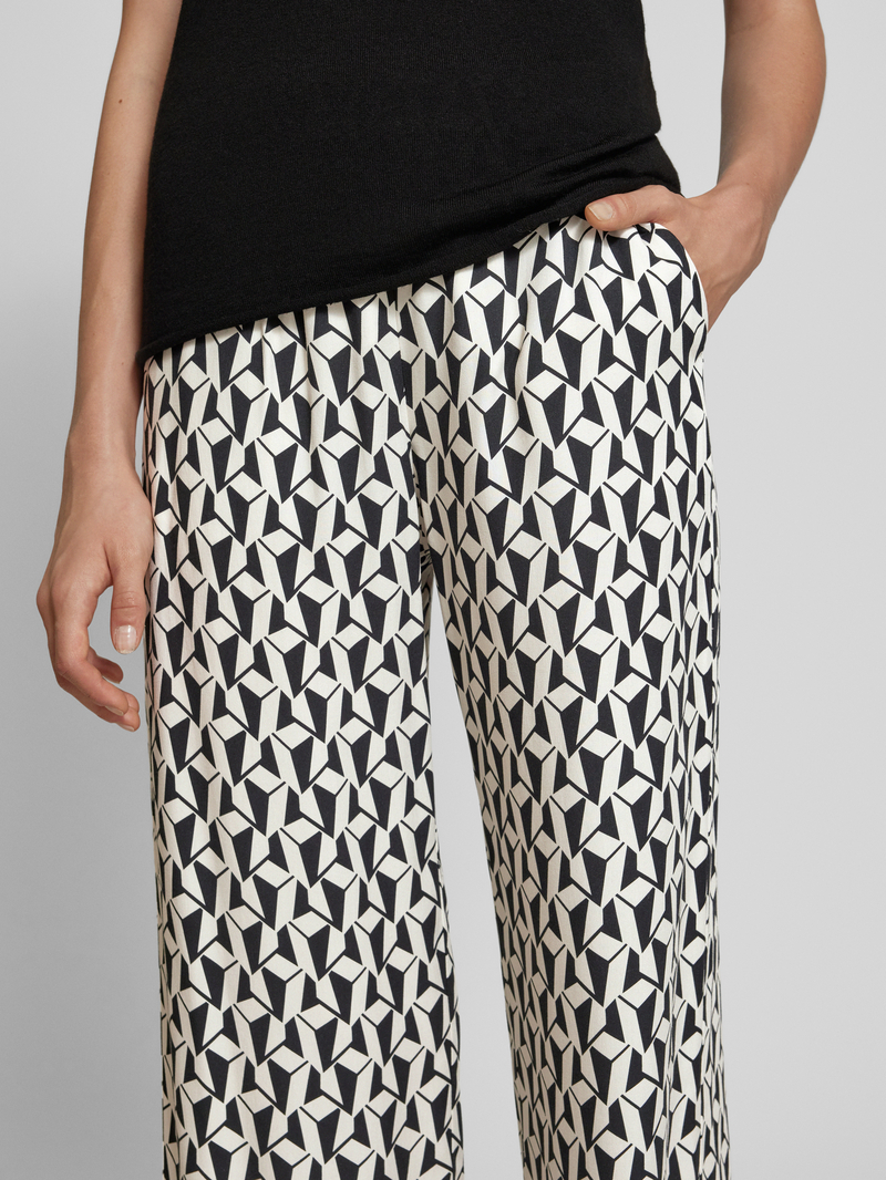 MAC Flared stoffen broek met verkorte pasvorm model 'CHIARA'