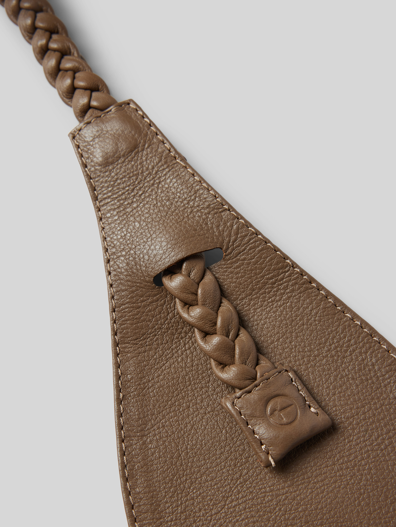 tamaris Riem van leer met knoopdetail