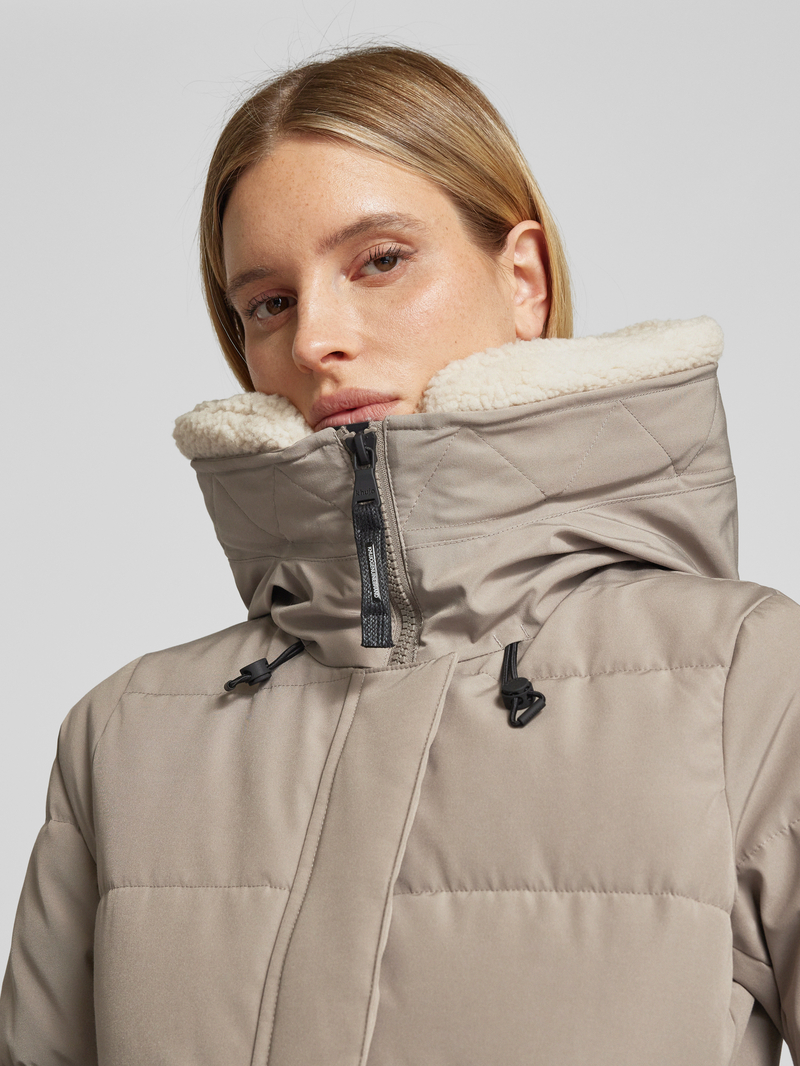 khujo Gewatteerde lange jas met labeldetails model 'Teddy'