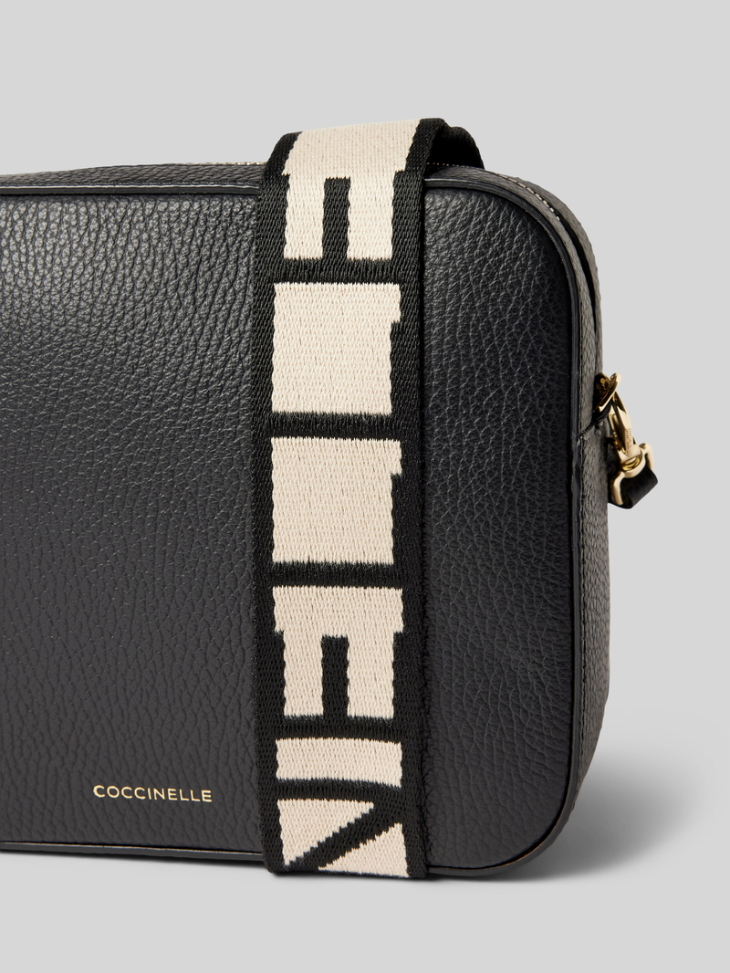 Coccinelle Handtas met labelprint model 'TEBE'