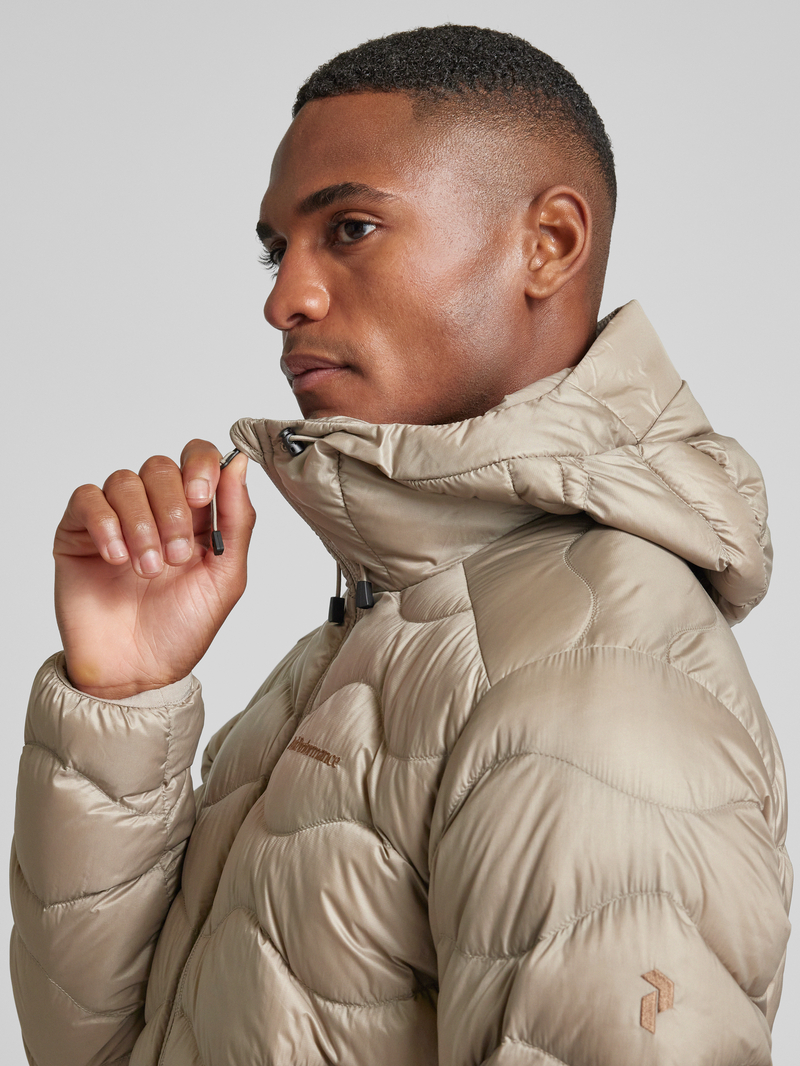 Peak Performance Donsjack met labelstitching model 'Helium'