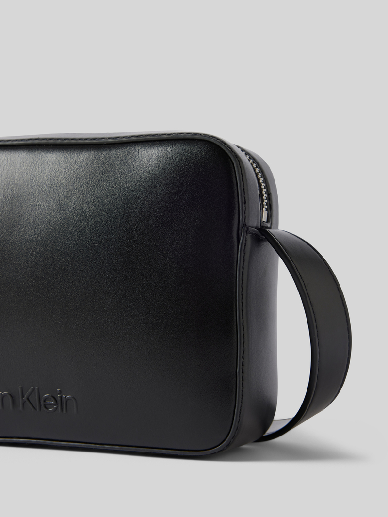 CK Calvin Klein Schoudertas met labeldetail model 'EMBOSSED'