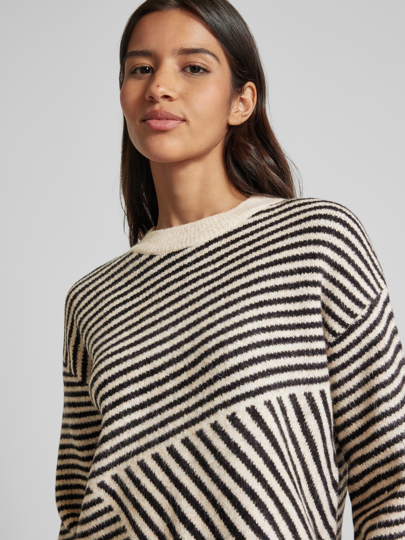 Kaffe Gebreide pullover met extra brede schouders model 'Averana'