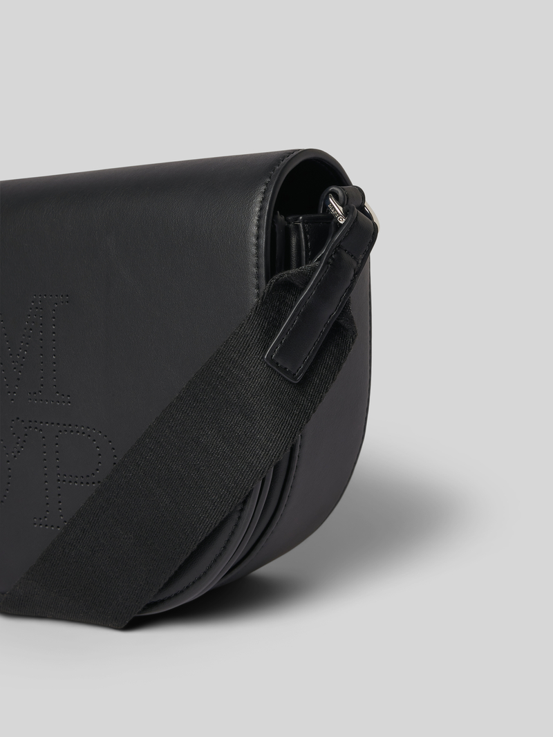 Marc O'Polo Schoudertas in matte leerlook met geperforeerd logo