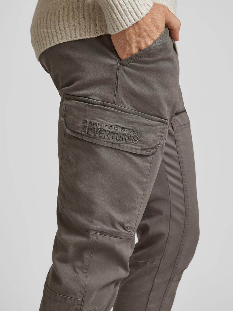 camel active Slim fit cargobroek met steekzakken