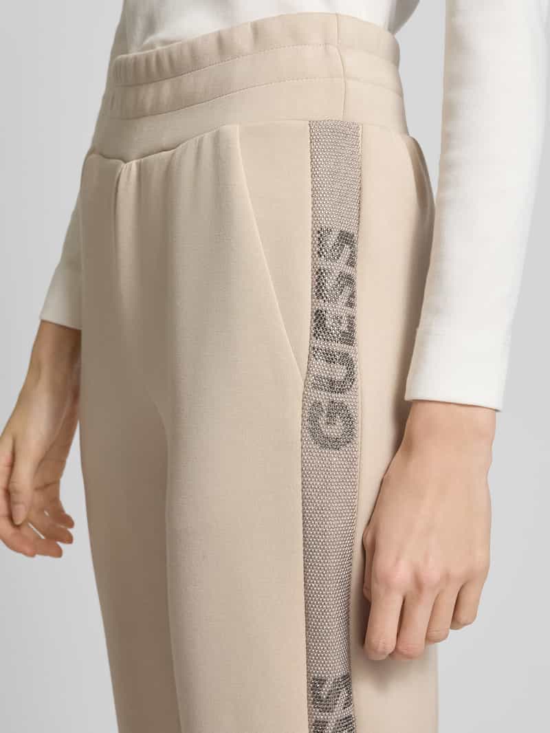 Guess Regular fit sweatpants met galonstrepen met strass-steentjes