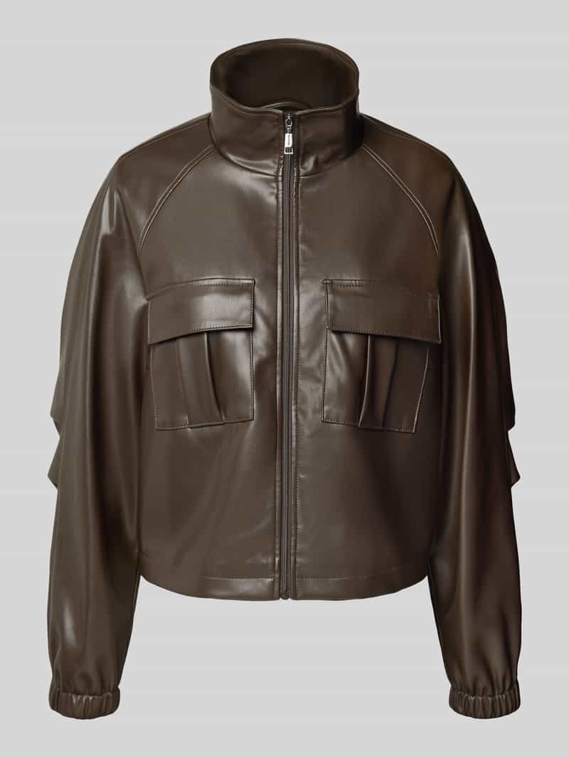 comma Jack in leerlook met opstaande kraag