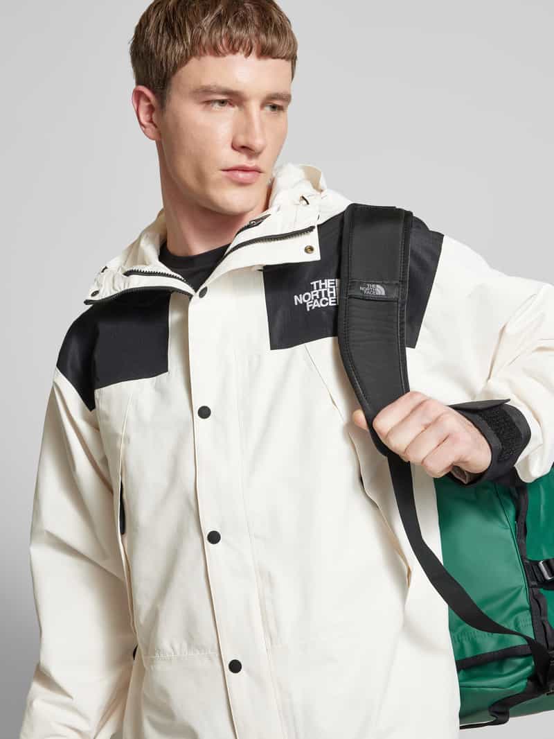 The North Face Windbreaker met labelstitching