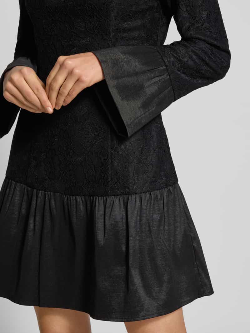 Adrianna Papell Slim fit mini-jurk met all-over kant