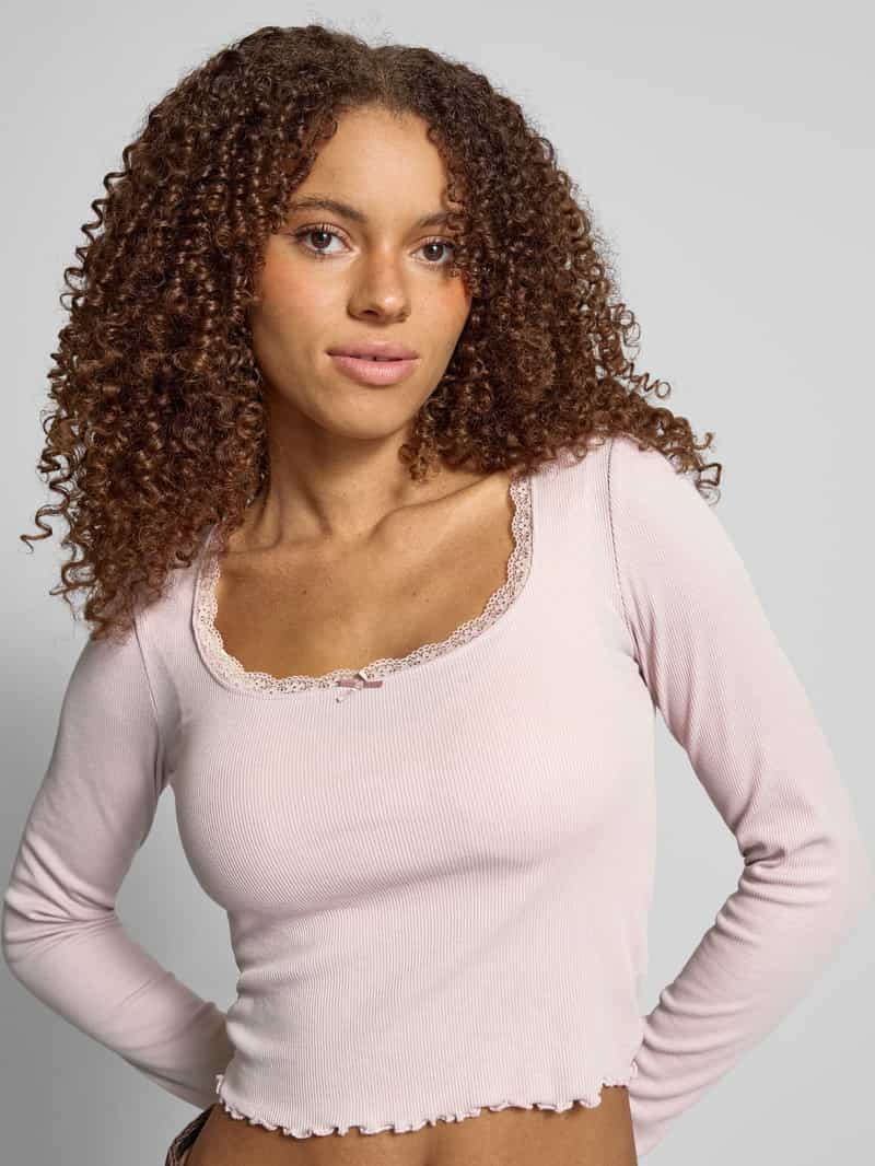 Only Slim fit shirt met lange mouwen en met kant versierde boothals model 'WILMA'