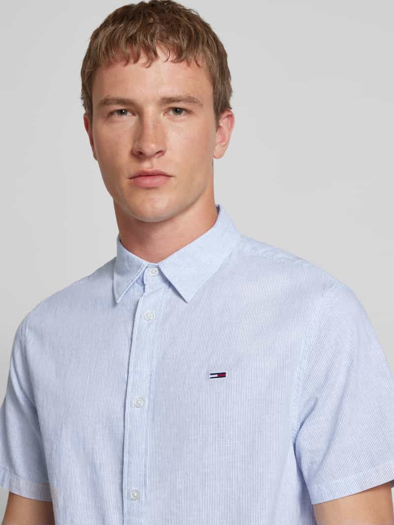 Tommy Jeans Regular fit vrijetijdsoverhemd van een mix van katoen en linnen