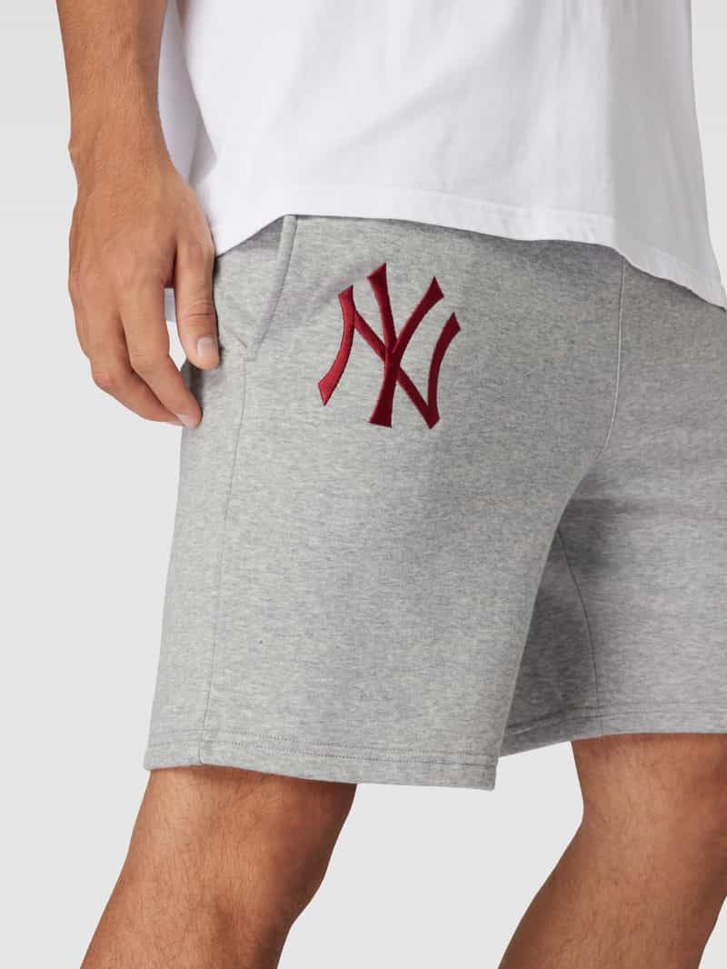 new era Sweatshorts met motiefstitching model 'LEAGUE ESSENTIALS'