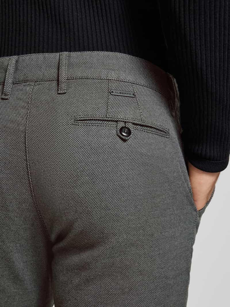Alberto Chino met Franse steekzakken model 'Lou'