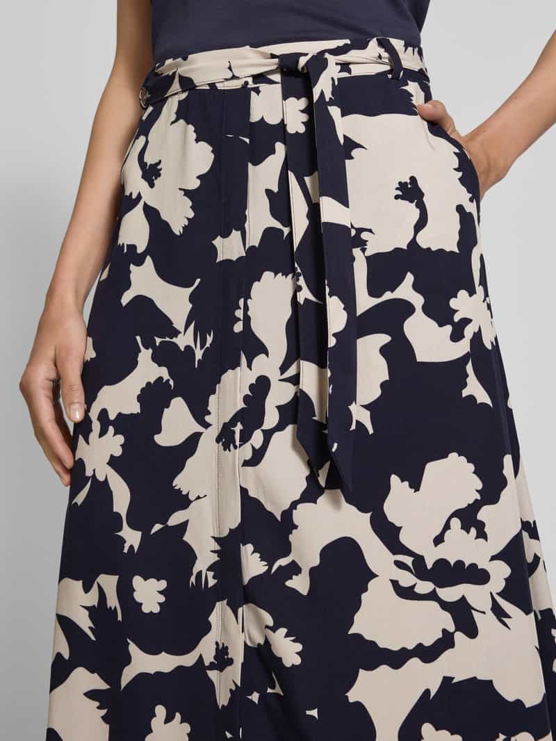 comma Midirok van viscose met blinde knoopsluiting en strikceintuur