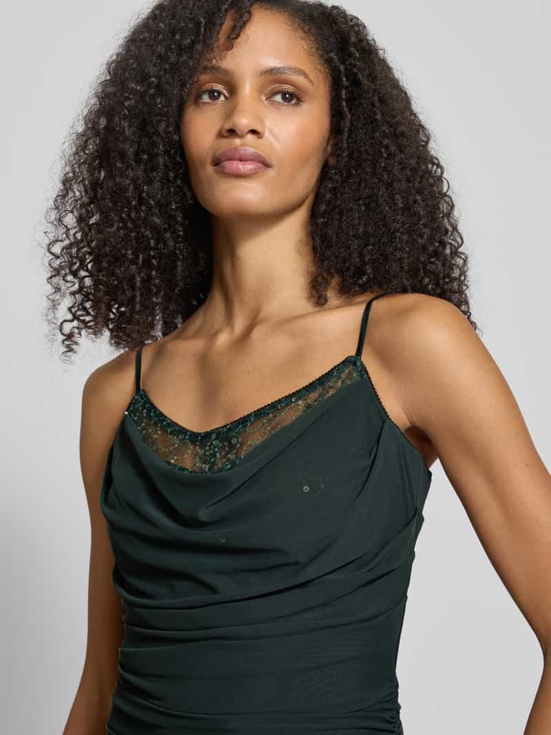 V.M. Slim fit avondjurk met kant