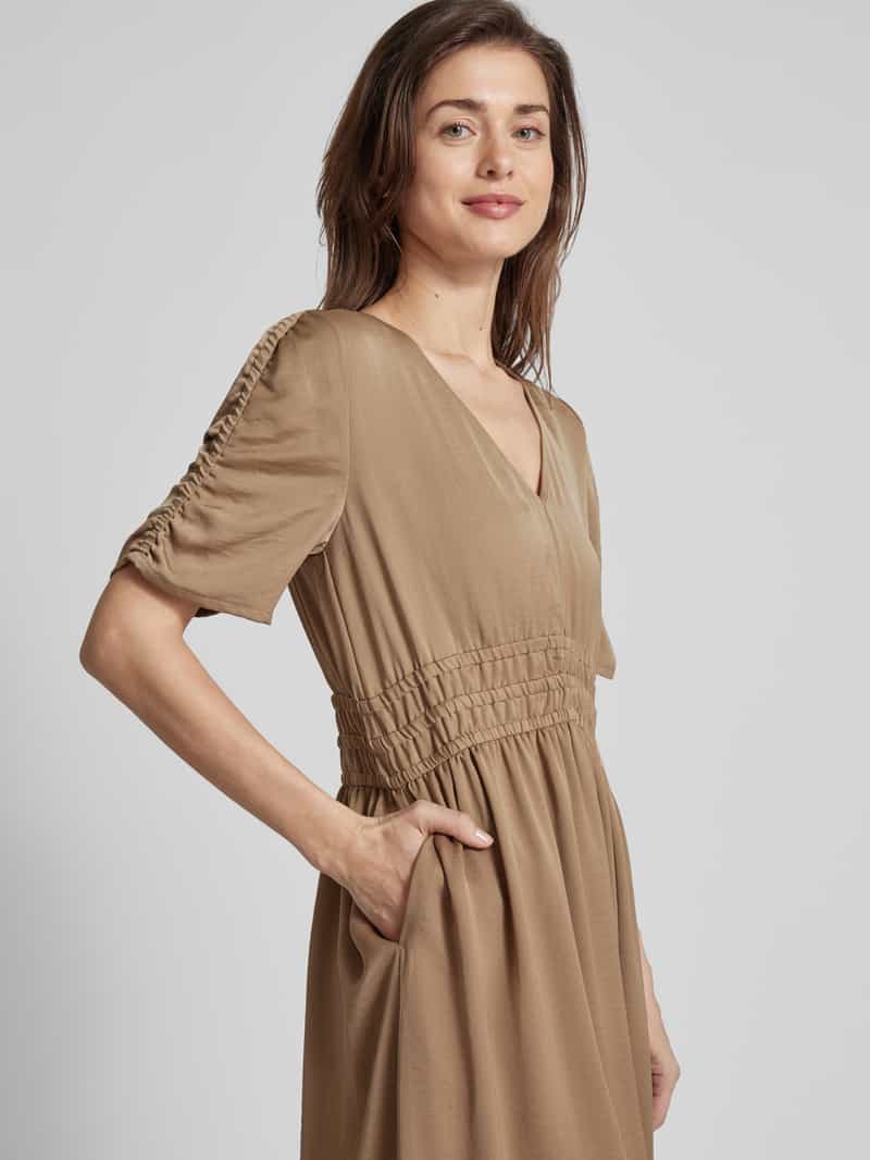 ROBE LÉGÈRE Knielange jurk met V-hals