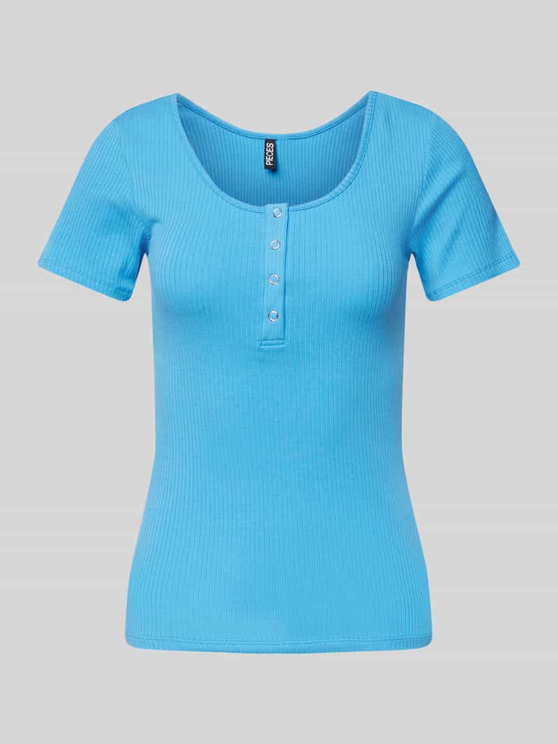 Pieces Slim fit T-shirt van katoenmix met kort drukknooppaneel model 'KITTE'