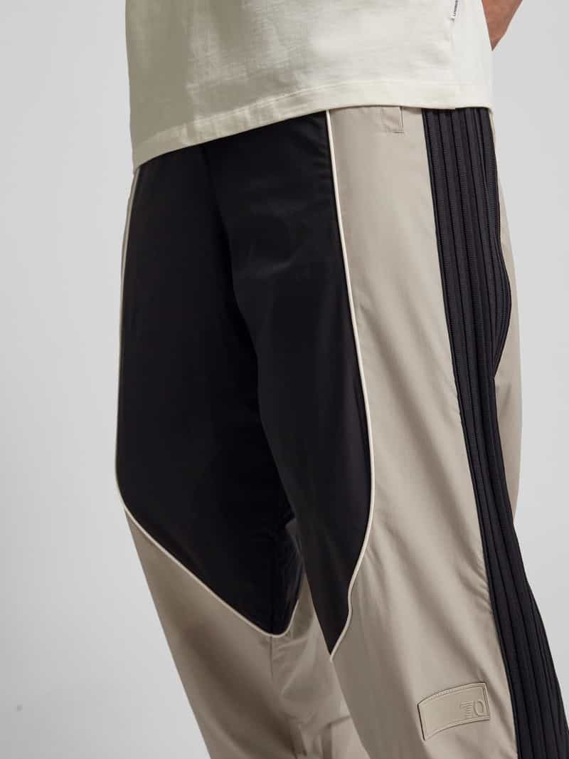 EA7 Emporio Armani Wide leg trainingsbroek met labelbadge model 'TRAIN 7.0'