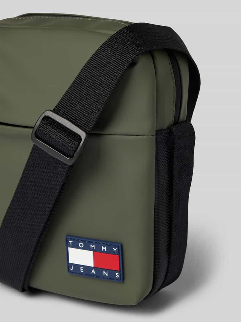 Tommy Jeans Schoudertas met labelbadge model 'DAILY + REPORTER'