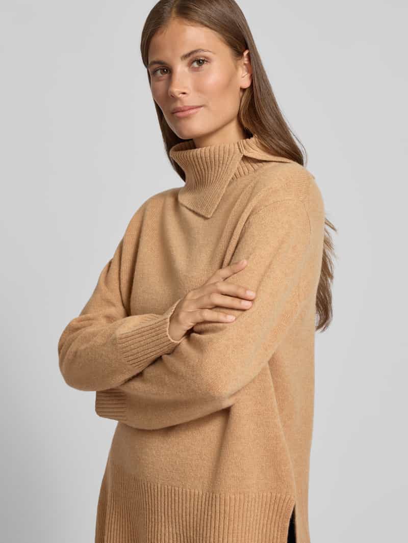 Christian Berg Woman Gebreide pullover van lanawol met col en zijsplitten