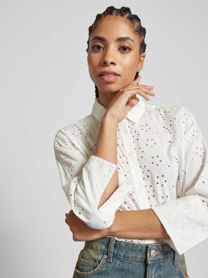 QS Blouse met broderie anglaise