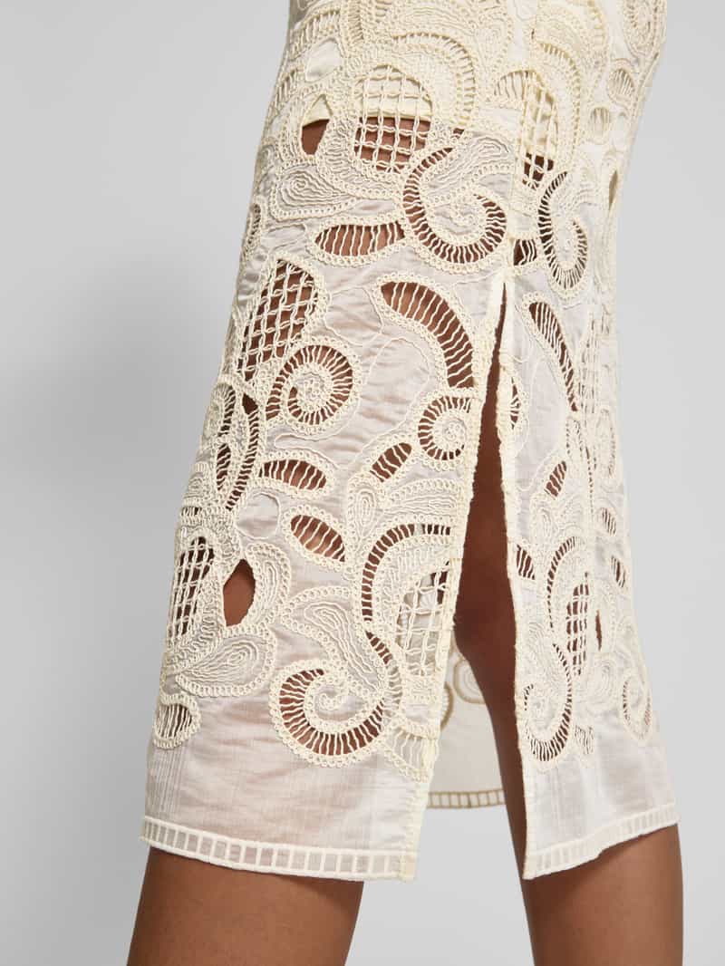 P&C* curated by Anna Schürrle Midirok met kanten bekleding