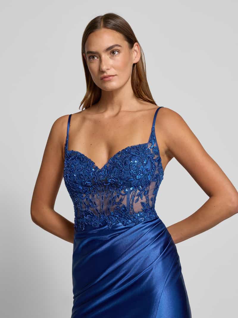 Jake*s Cocktail Slim fit avondjurk met gebloemd kant