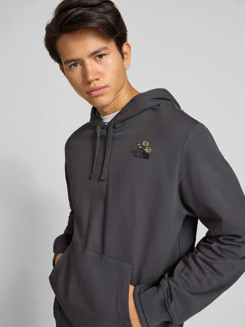 The North Face Hoodie met labelstitching