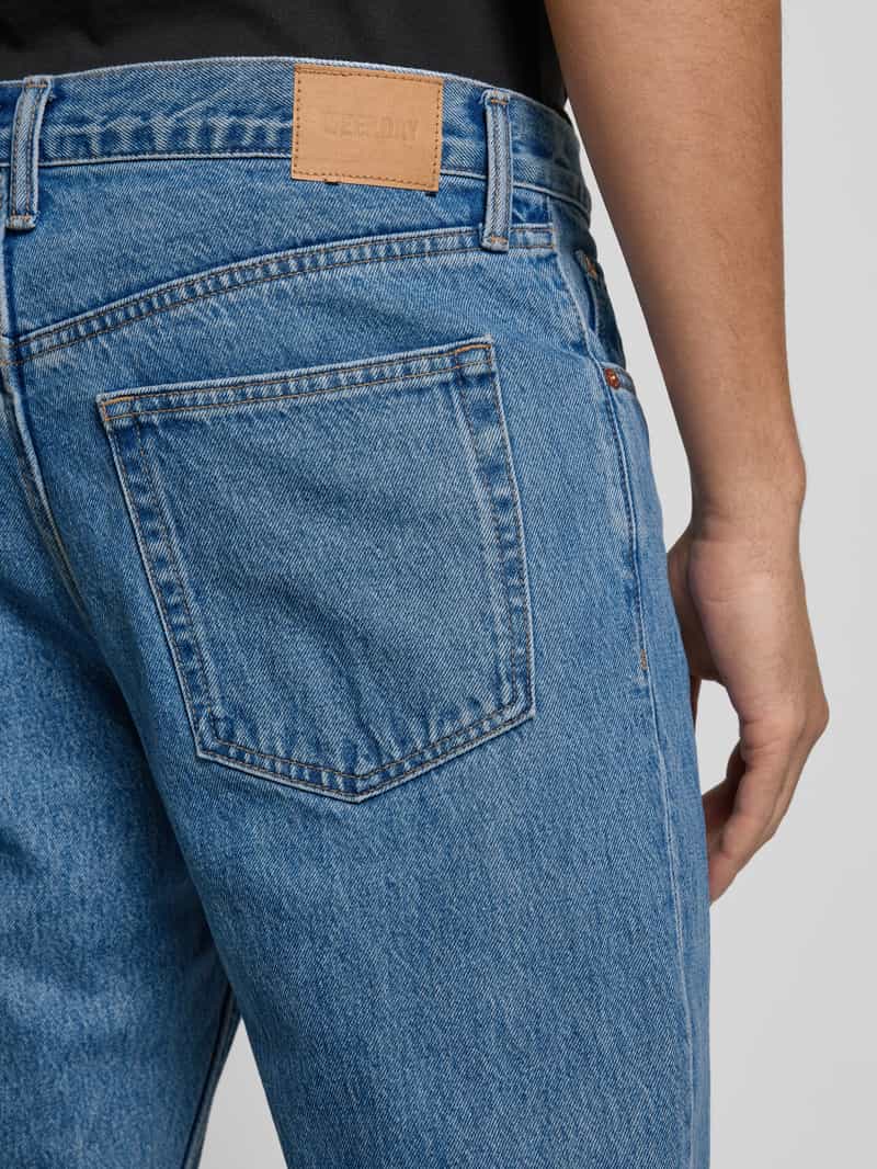 Weekday Relaxed fit jeans in 5-pocketmodel model 'Barrel'