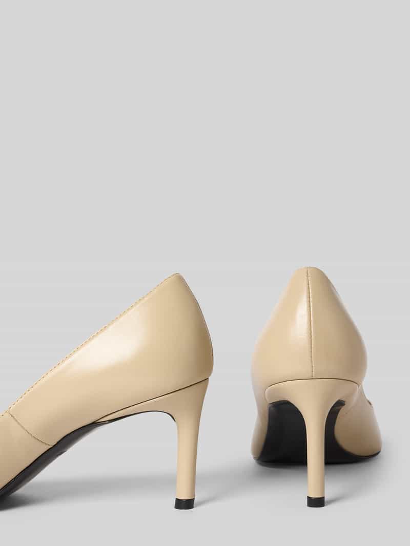 Boss Pumps van runderleer