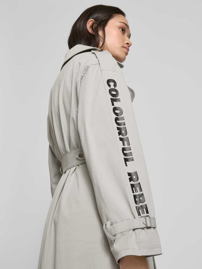 Colourful Rebel Trenchcoat met labelprint model 'Kaia'