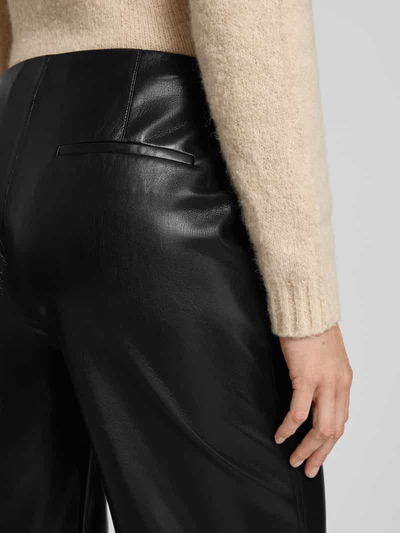 Boss Regular fit broek in leerlook met steekzakken opzij model 'TIMIRAS'