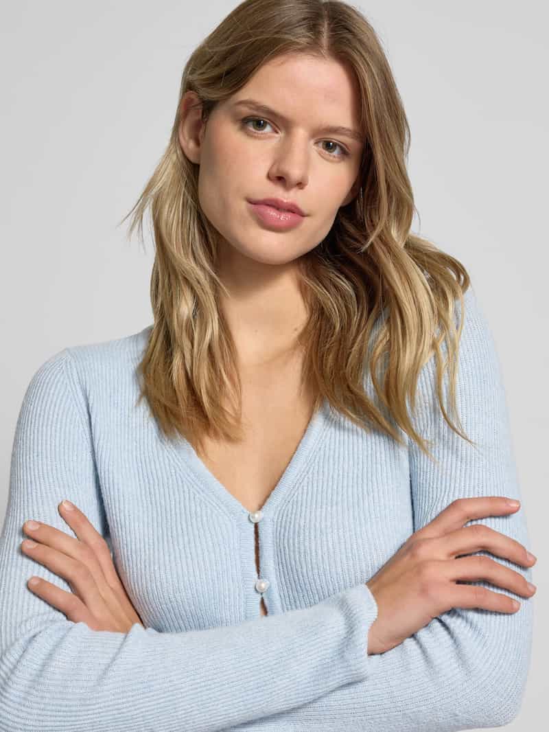 Only Kort gebreid jack met parelknopen model 'RICA'