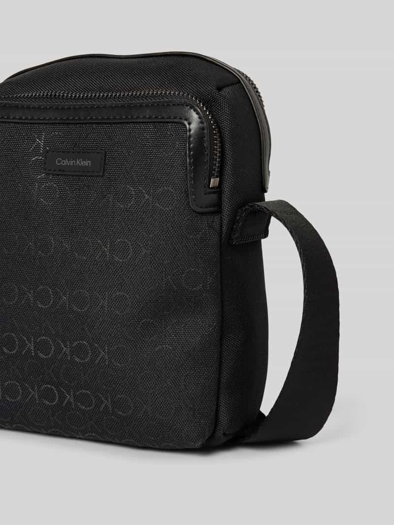 CK Calvin Klein Schoudertas met labelpatch model 'REMOTE'
