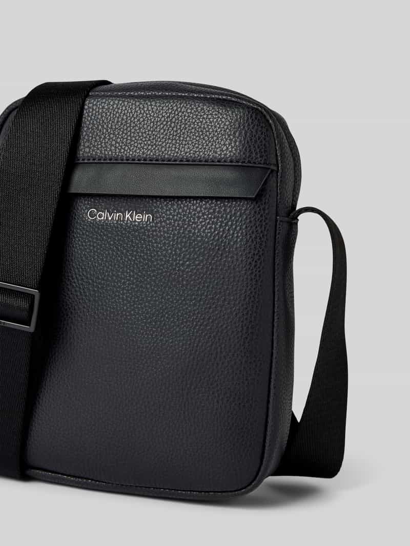 CK Calvin Klein Schoudertas met labelopschrift model 'CK MUST'