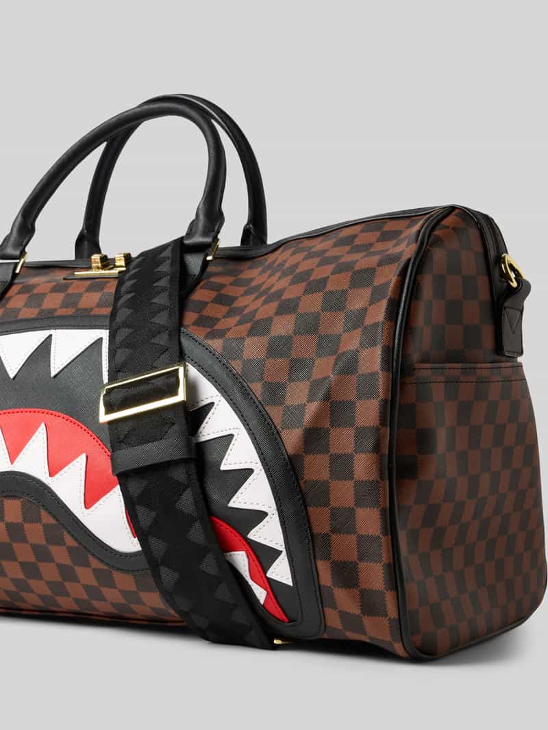 Sprayground Weekendtas in all-over look model 'SAWTOOTH SHARKS IN PARIS'
